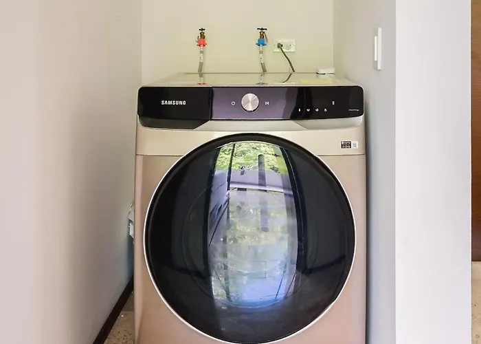2br Sun Lover's Nest W Gym Rooftop Appartement *